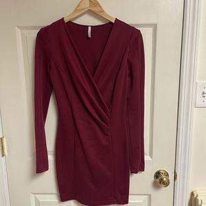 ⭐️ Maroon long sleeve dress size small